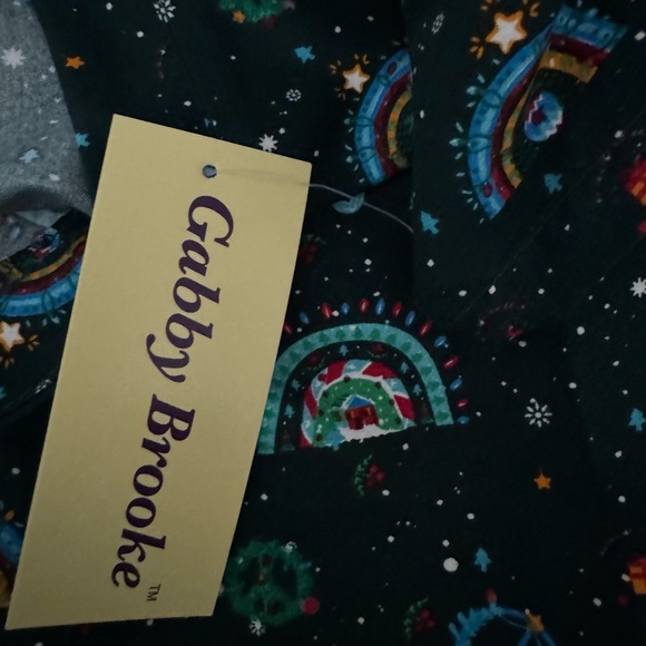 Women’s Gabby Brooke Holiday Christmas Rainbow Scrub Top NWT size Medium gift - Picture 5 of 5